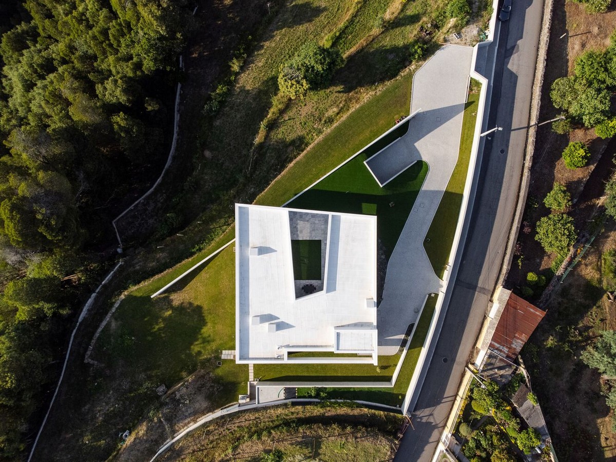 Спальня с панорамным окном