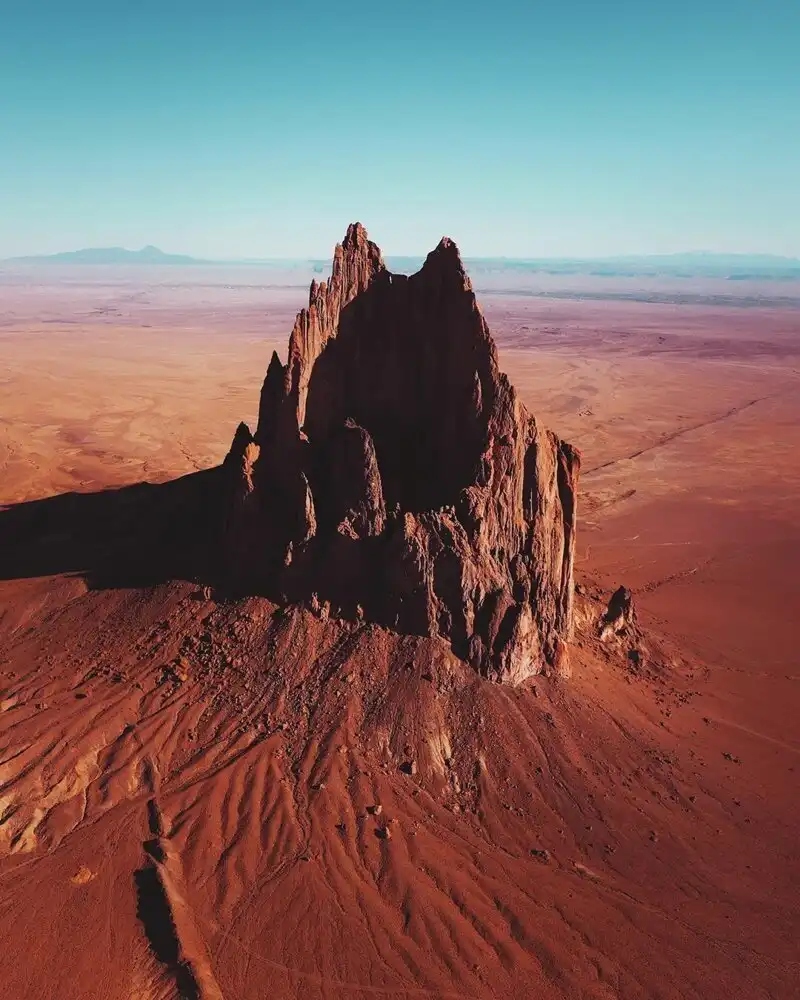 Пустынный пейзаж с дюнами