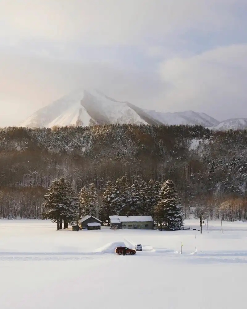 Водопад в тропическом лесу
