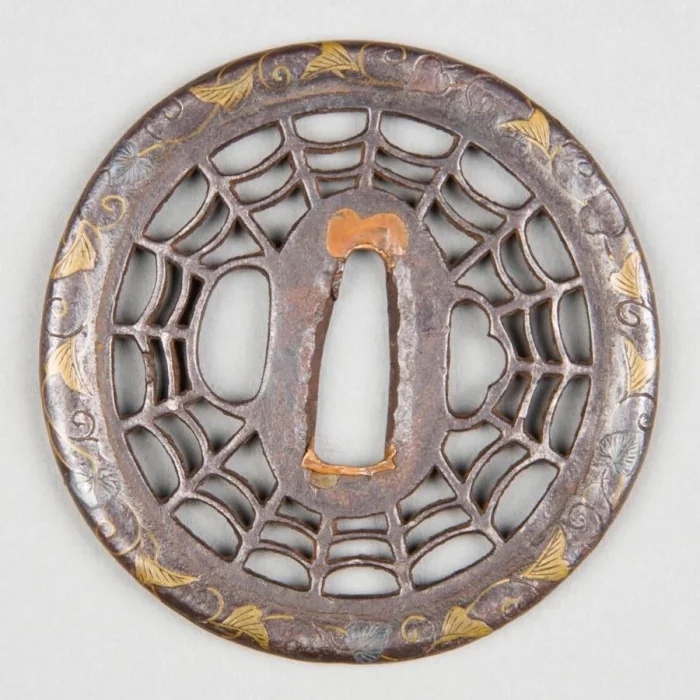 Цуба с узором паутины