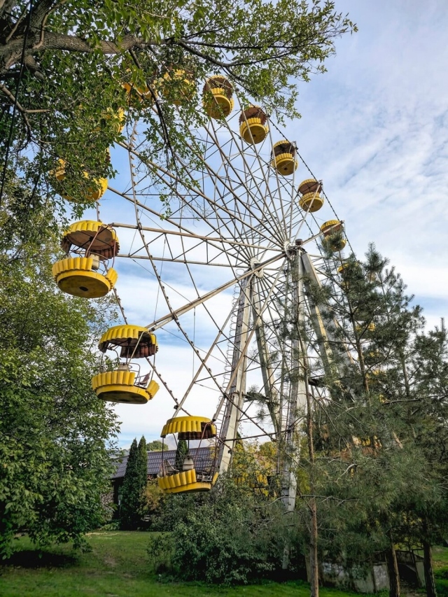 Атмосферные заброшки: когда природа забирает своё, создавая грустную красоту