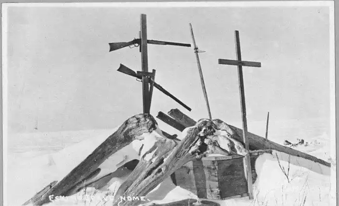 Могилы эскимосов