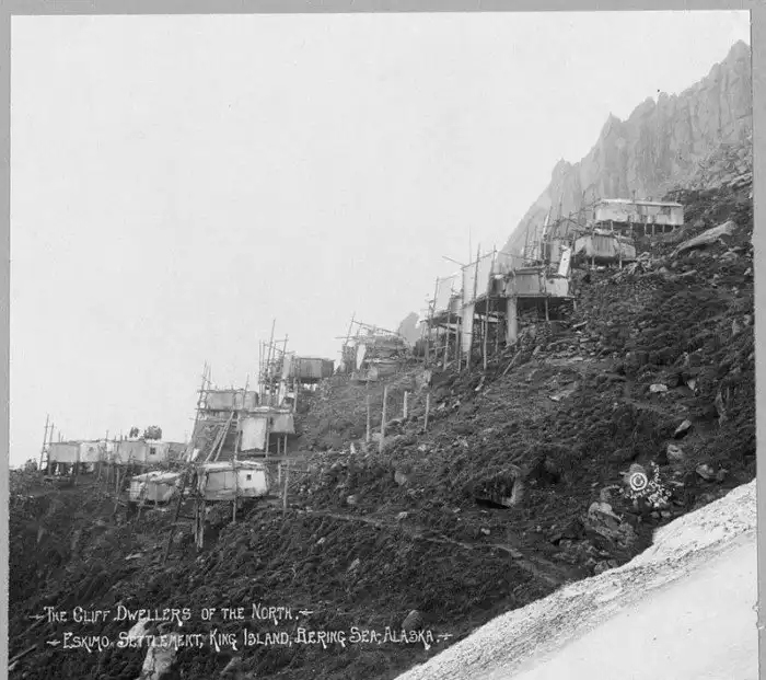 Эскимосские жилища на склоне