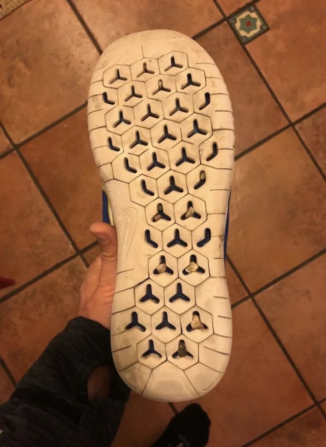 Обувь с дырками в подошве