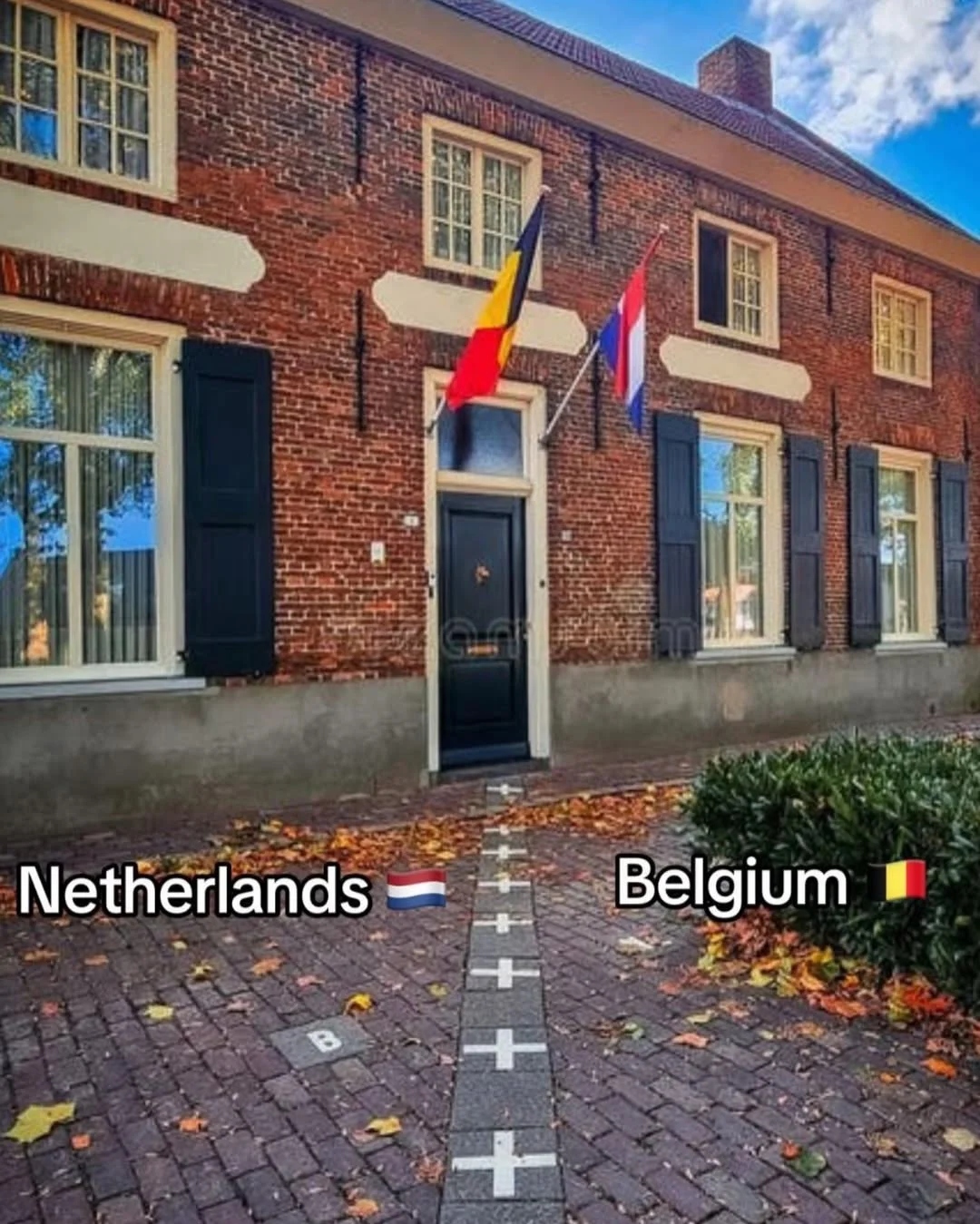 Граница Нидерландов и Бельгии через город