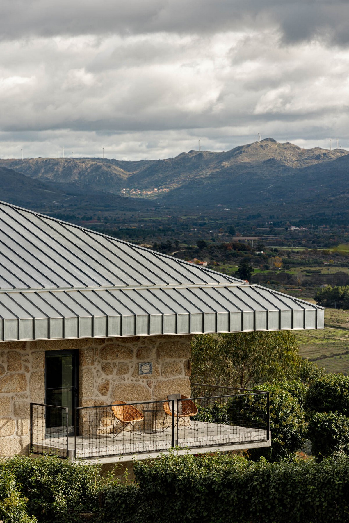 Второе дыхание: как старинный каменный дом в Португалии превратили в современный туристический комплекс
