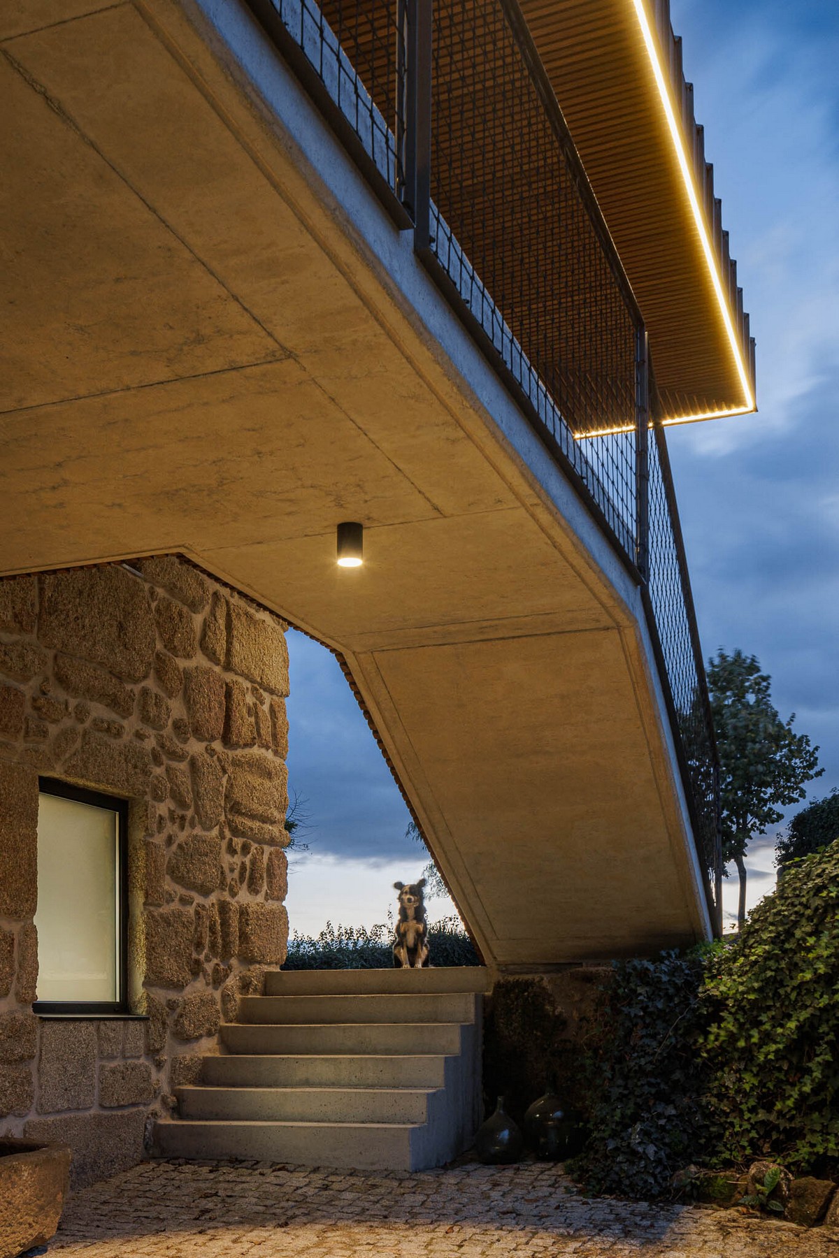 Второе дыхание: как старинный каменный дом в Португалии превратили в современный туристический комплекс