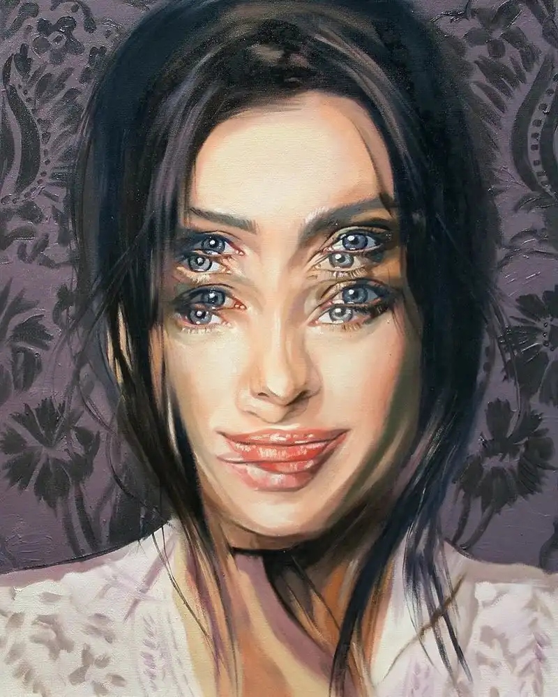 Женский образ с эффектом движения