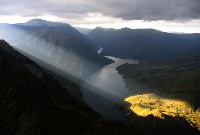 Величественные горные хребты: пейзажи, от которых захватывает дух